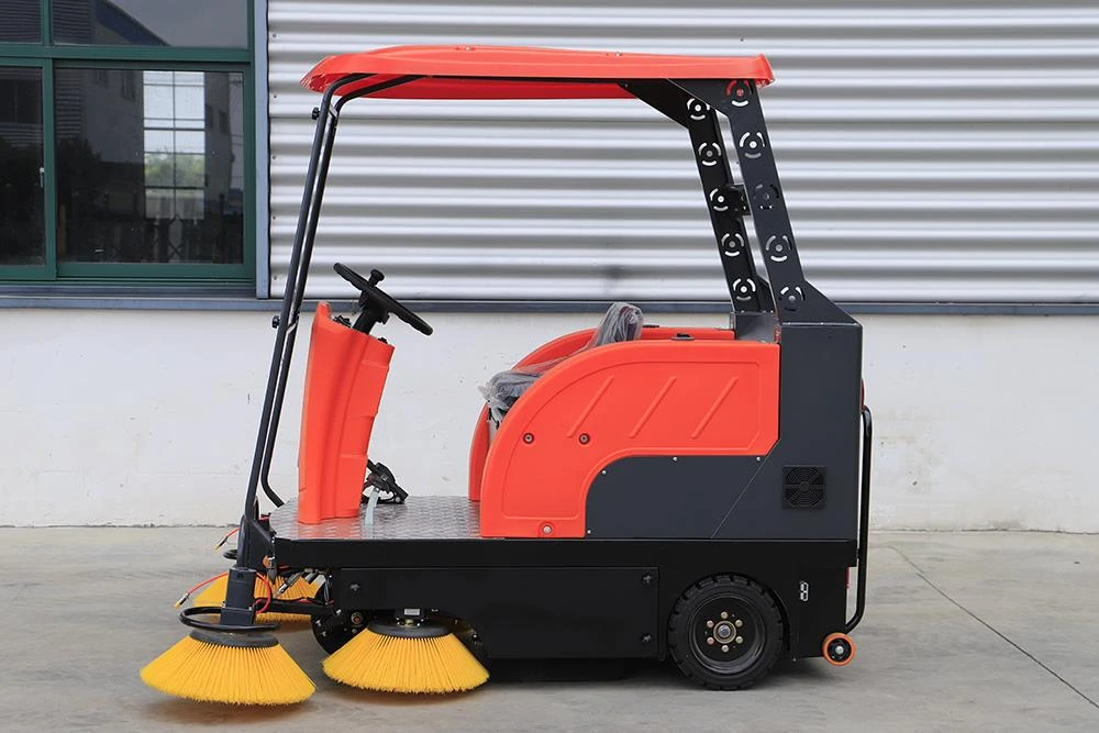Driving semi enclosed Sweeper