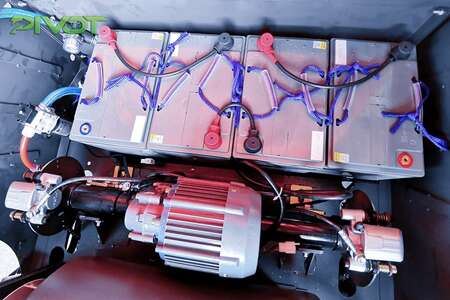 G2400 Batteris Electric Ride-On Sweeper Machine Pivot Cleaning Machinery