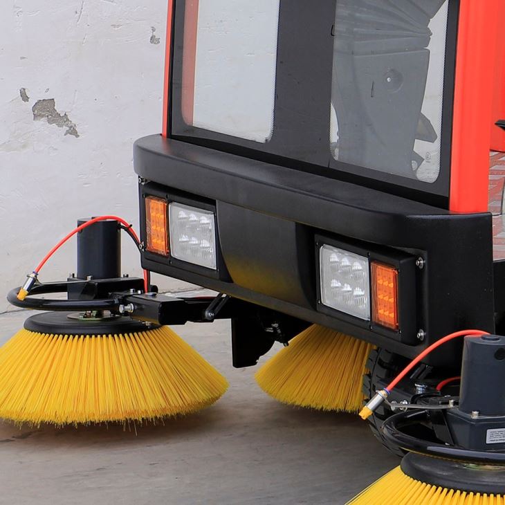 Semi-closed Floor Sweeper